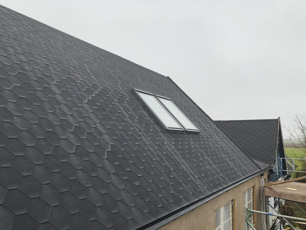 Läggning av papptak. Haverdalsstrand Halmstad