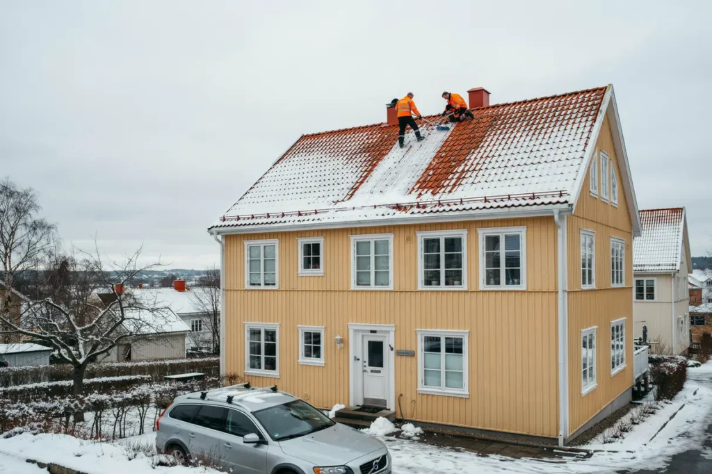 sn skottning och sn r jning av tak p flerbostadshus i s ndrum halmstad