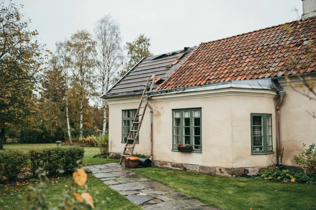 renovera t tskikt eller byta tegeltak p ldre villa